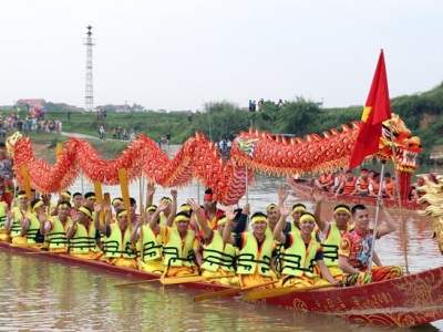 Sôi nổi lễ hội bơi chải truyền thống làng Tiếu Mai