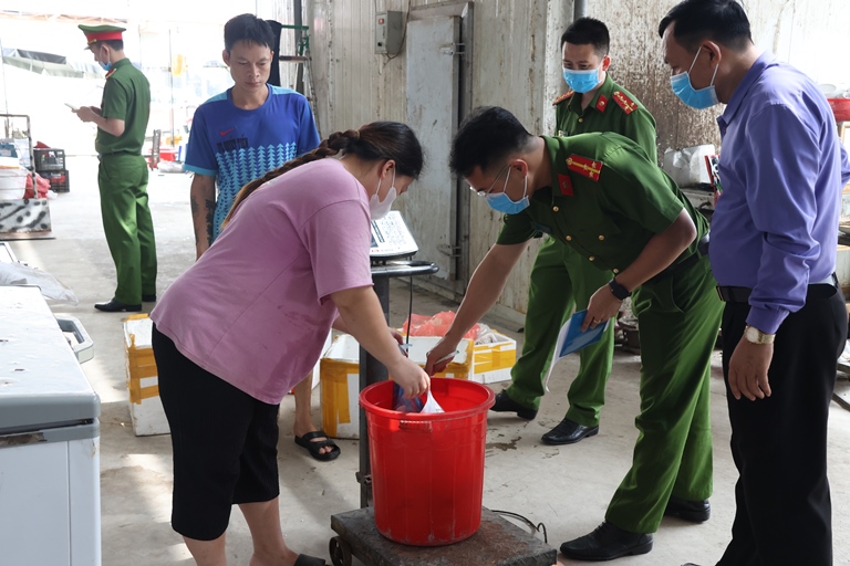Hiệp Hoà: Kiểm tra vệ sinh an toàn thực phẩm tại xã Hợp Thịnh